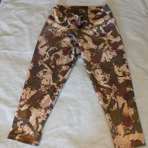 5x$25! Camo Crop Leggings (XS/17")